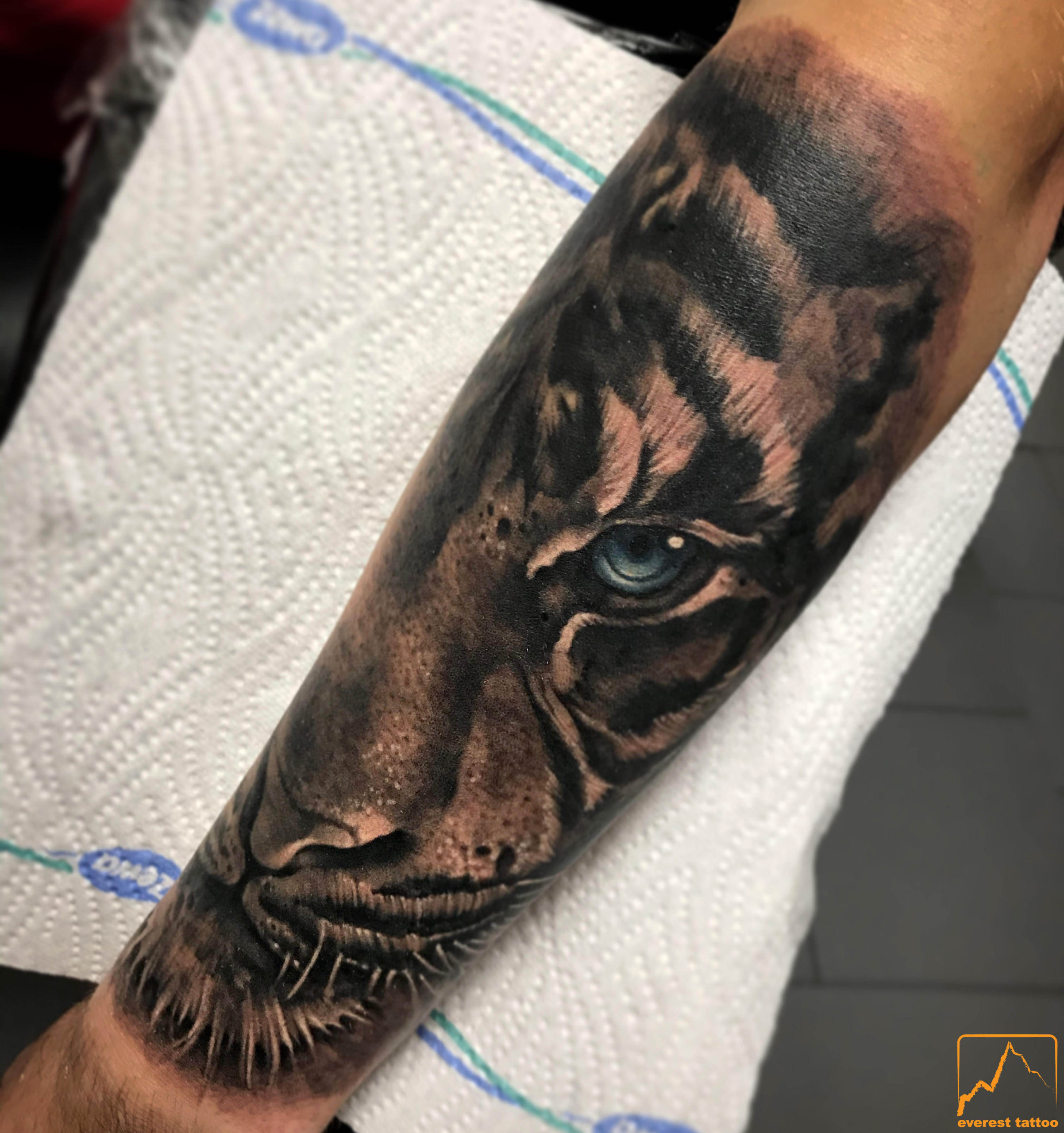 everest tattoo studio tigris tiger Annie Bee Buda piercing